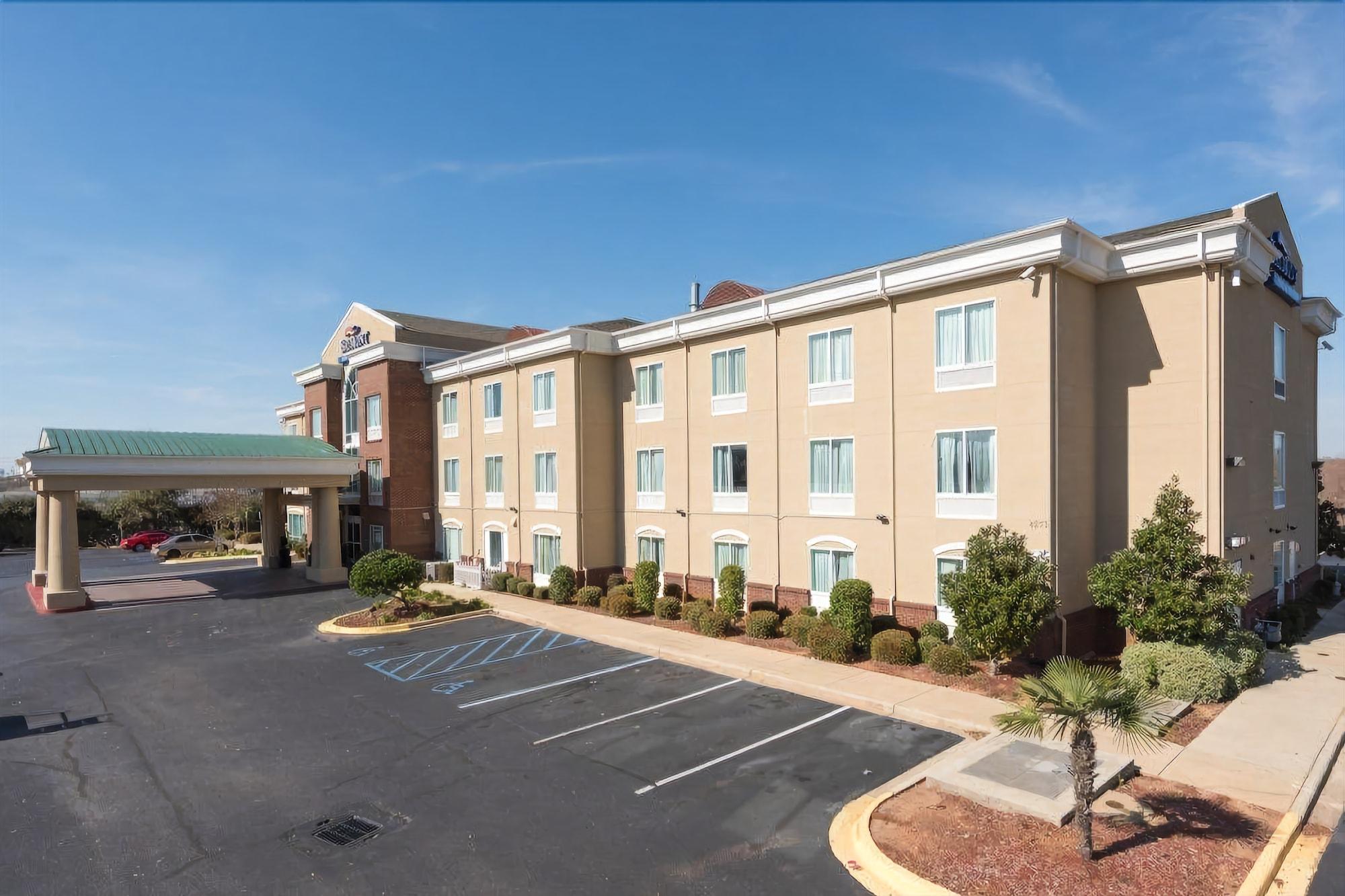 Baymont By Wyndham Montgomery South Exterior foto